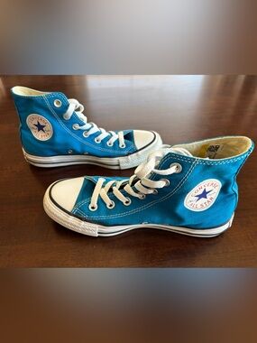 Converse Hi-Top Sneakers - Chuck  Canvas Sneakers in Teal. Women’s Sz 7/Men Sz 5